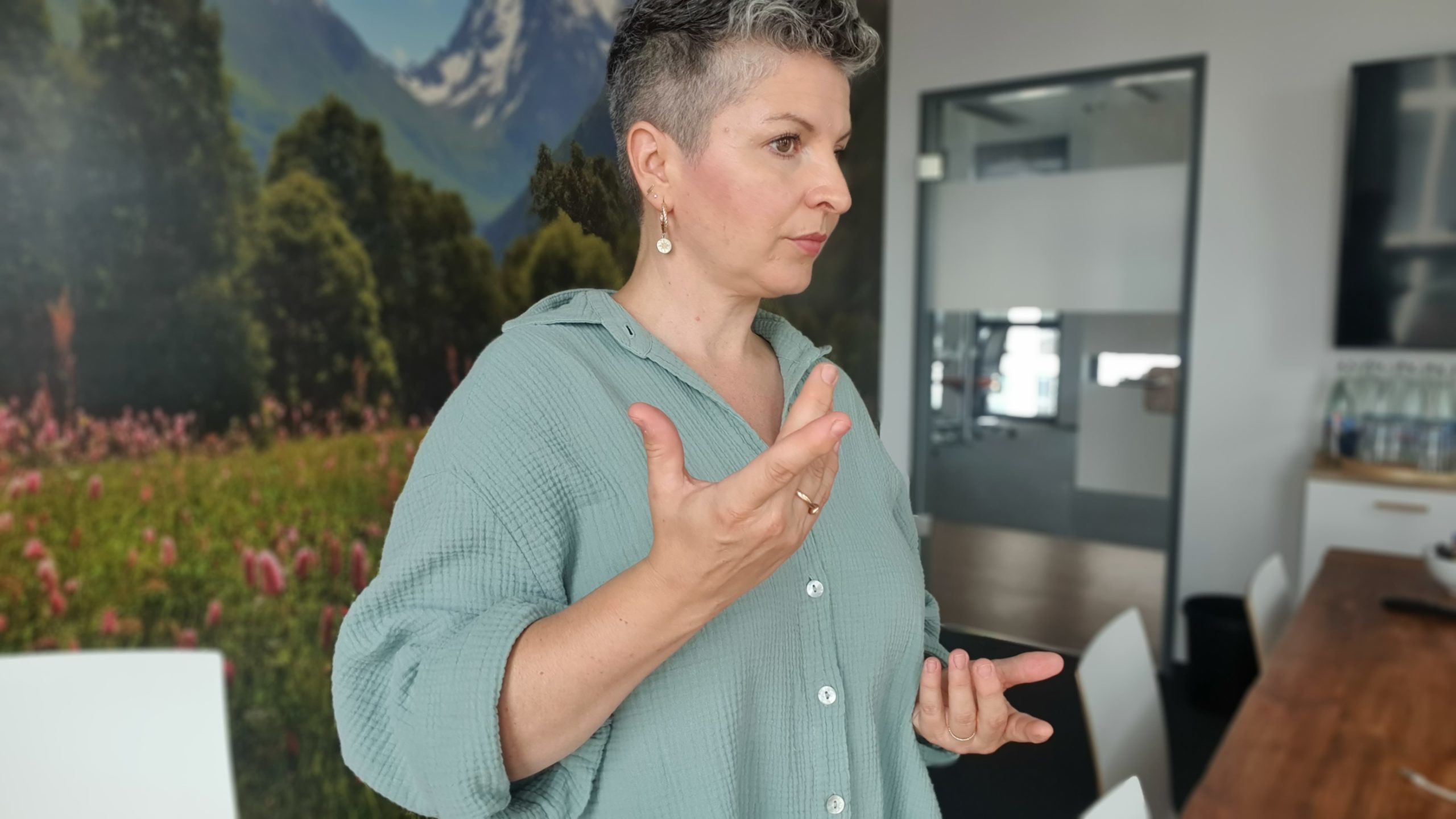 Gabriele Wohlgemuth dozierend